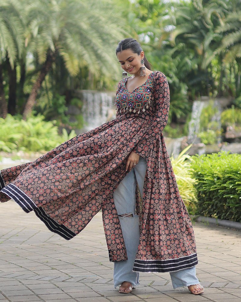 Black Color Cotton Printed Navratri Kurti - Photo 1
