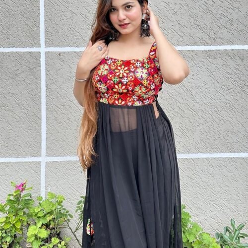 1_7f18152b-bdb7-43c3-b247-3a969f493376-1.jpg Kanak Mishra In Black Color Soft Georgette Navratri Kurti