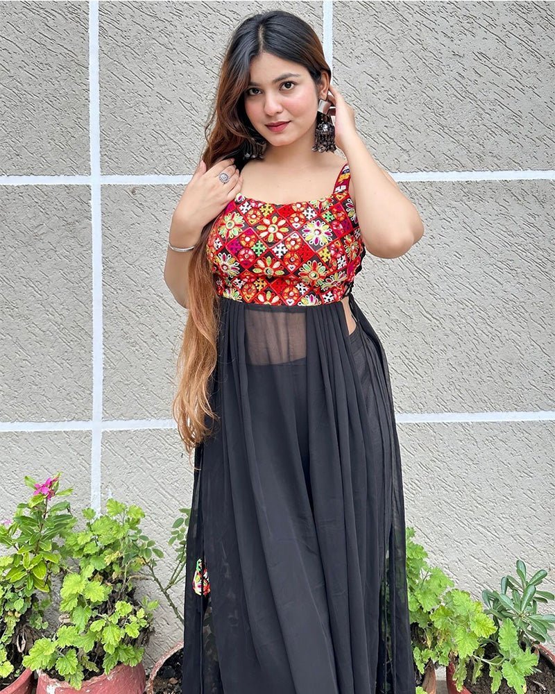 Kanak Mishra In Black Color Soft Georgette Navratri Kurti - Photo 1