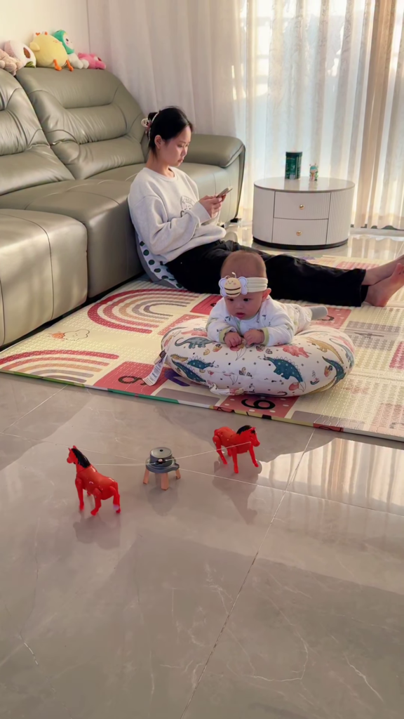 Mechanical Walking Horse Toy for Kids - Photo 1