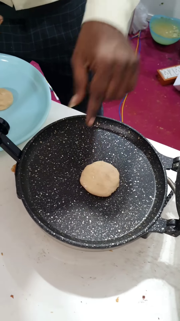 Non-Stick Roti and Tortilla Maker Press - Photo 3