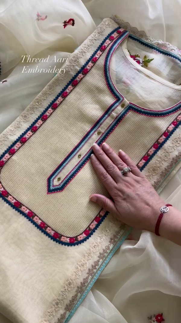 3201-6.png Exquisite Aari Embroidery Suit Set