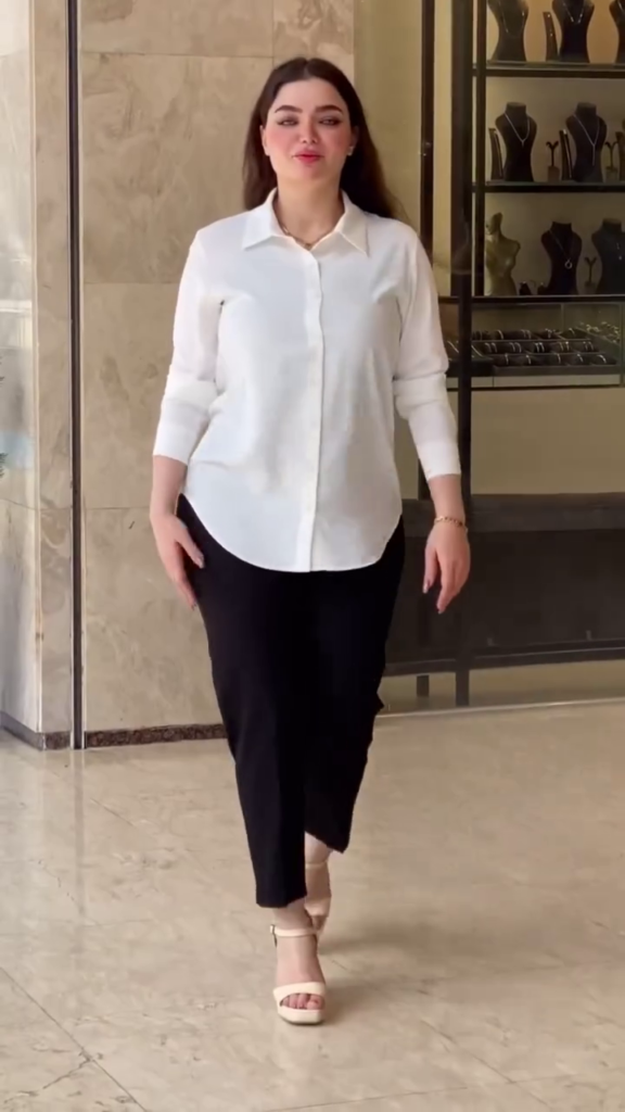 Effortless Chic: The Ultimate Oversized Button-Down Shirt - Photo 5