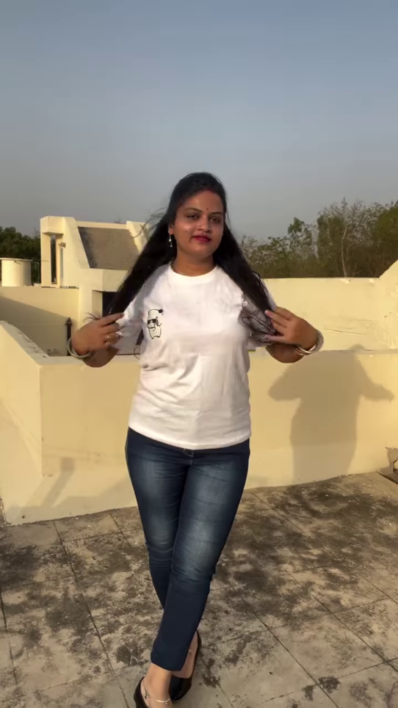 Casual Graphic T-Shirt with Distressed Denim - Photo 6