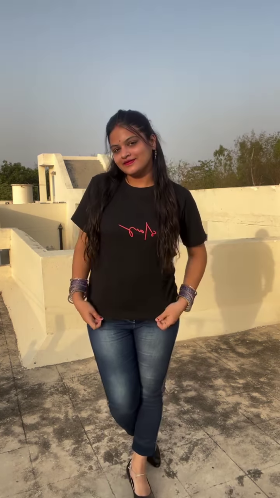 Casual Graphic T-Shirt with Distressed Denim - Photo 2
