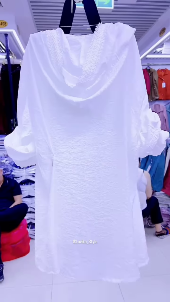 Elegant White Layered Outfit with Striking Blue Necklace - Photo 3