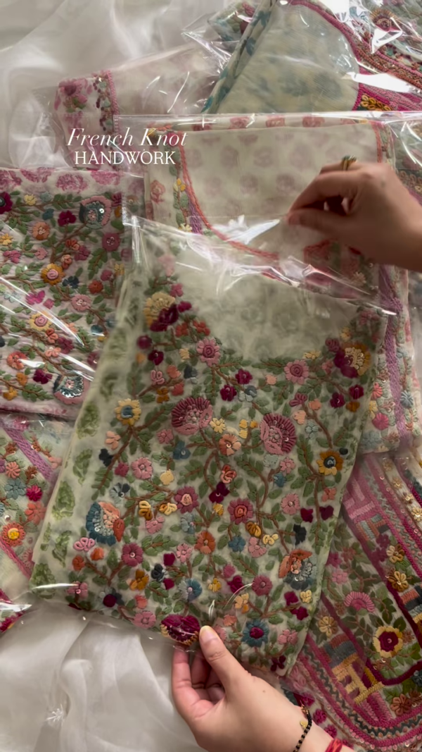 3239-2.png Handcrafted Floral Embroidered Kurta with French Knot Work