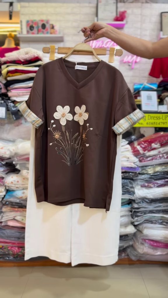 Floral Appliqué V-Neck T-Shirt with Plaid Cuffed Sleeves - Photo 2