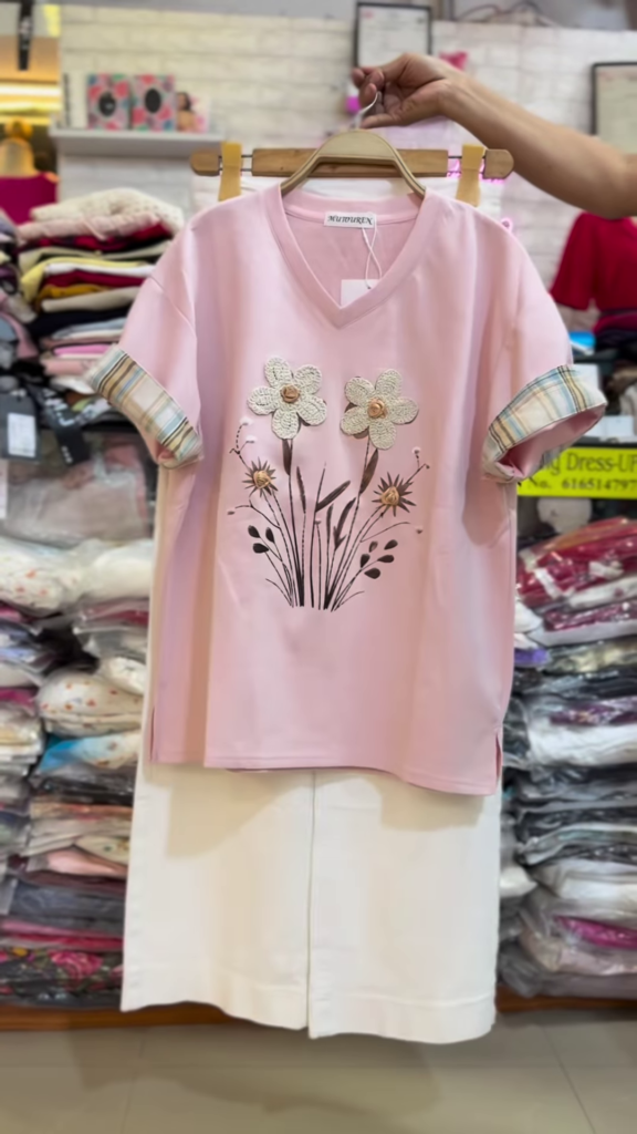 Floral Appliqué V-Neck T-Shirt with Plaid Cuffed Sleeves - Photo 3