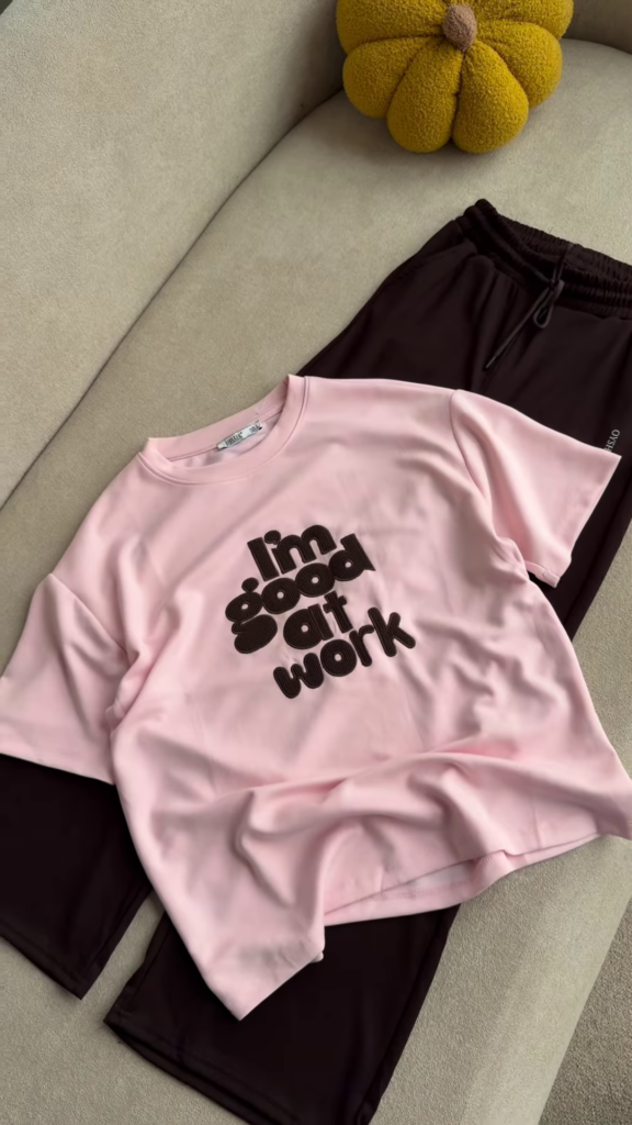 Graphic "I'm Good at Work" T-Shirt and Maroon Lounge Set - Photo 3