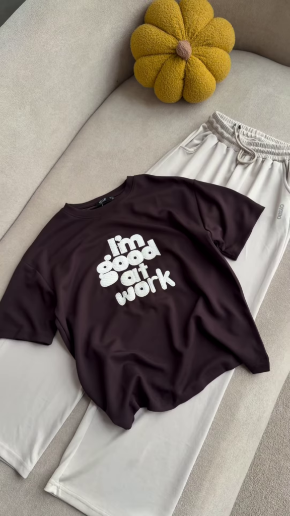 Graphic "I'm Good at Work" T-Shirt and Maroon Lounge Set - Photo 2