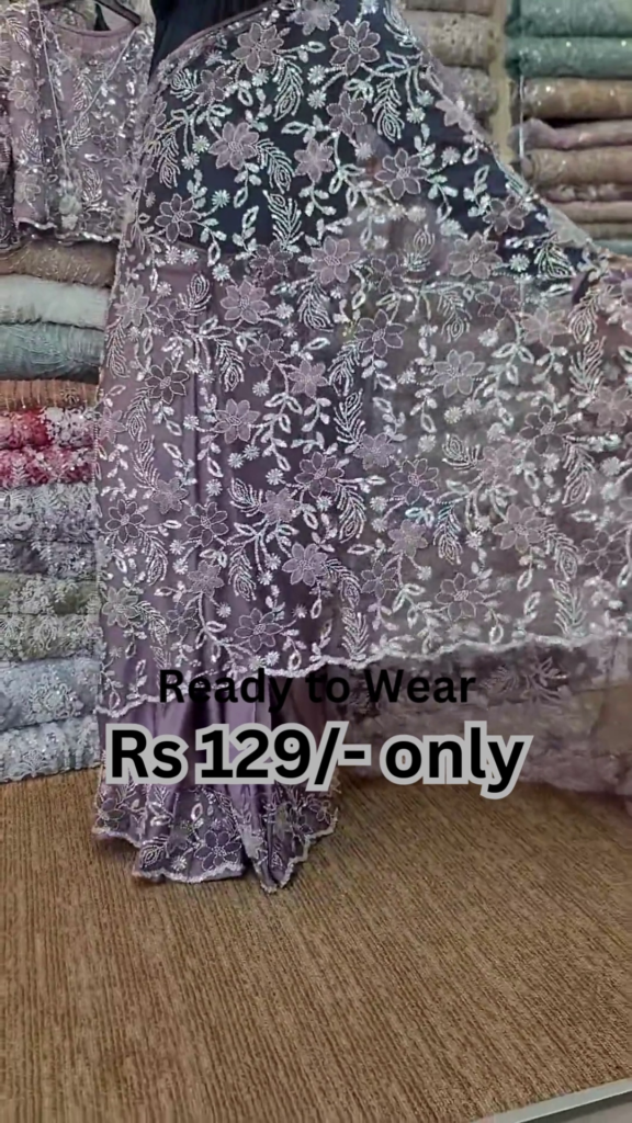 Lavender Dreams: Floral Lace Net Saree - Photo 2